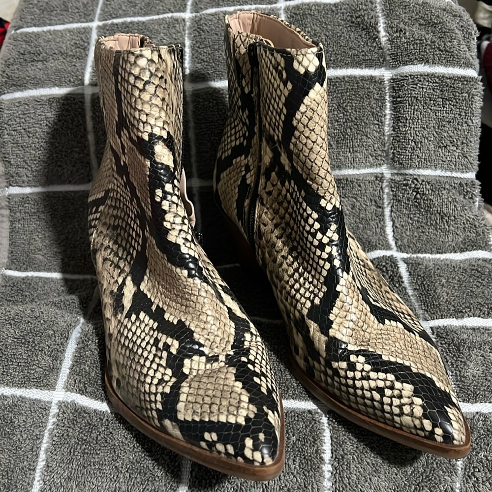 Aldo booties size 6